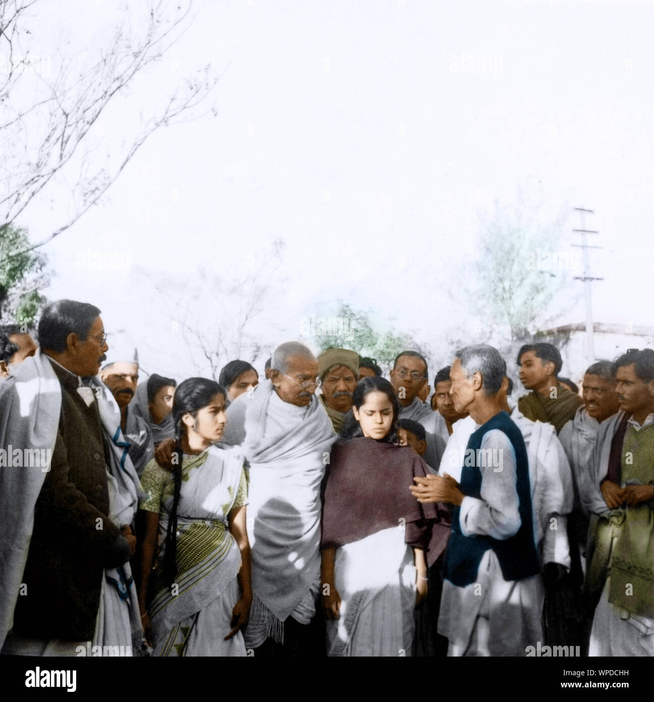 Mahatma Gandhi im Gespräch mit Prof. Malkani während des Besuchs Santiniketan, West Bengal, Indien, Asien, 18. Februar 1940 Stockfoto