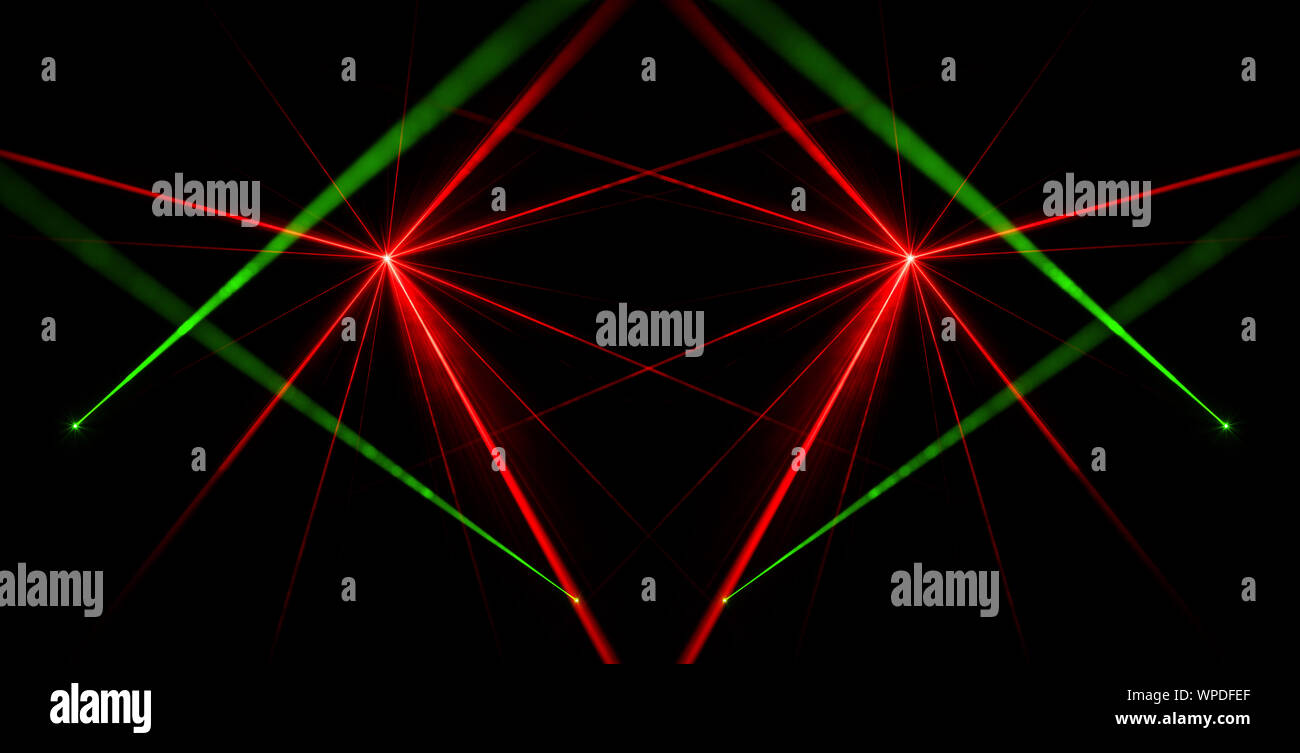 Grüne und rote Laserstrahl Lichteffekte auf schwarzem Hintergrund Stockfoto