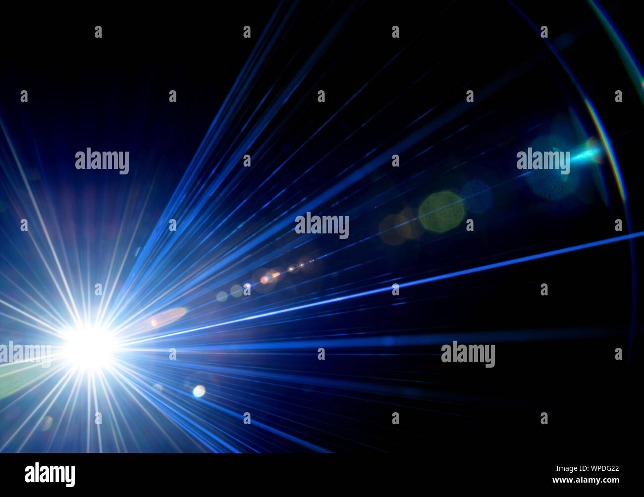 Abstrakte Lichtstrahlen, Laser, flares Hintergrund Stockfoto