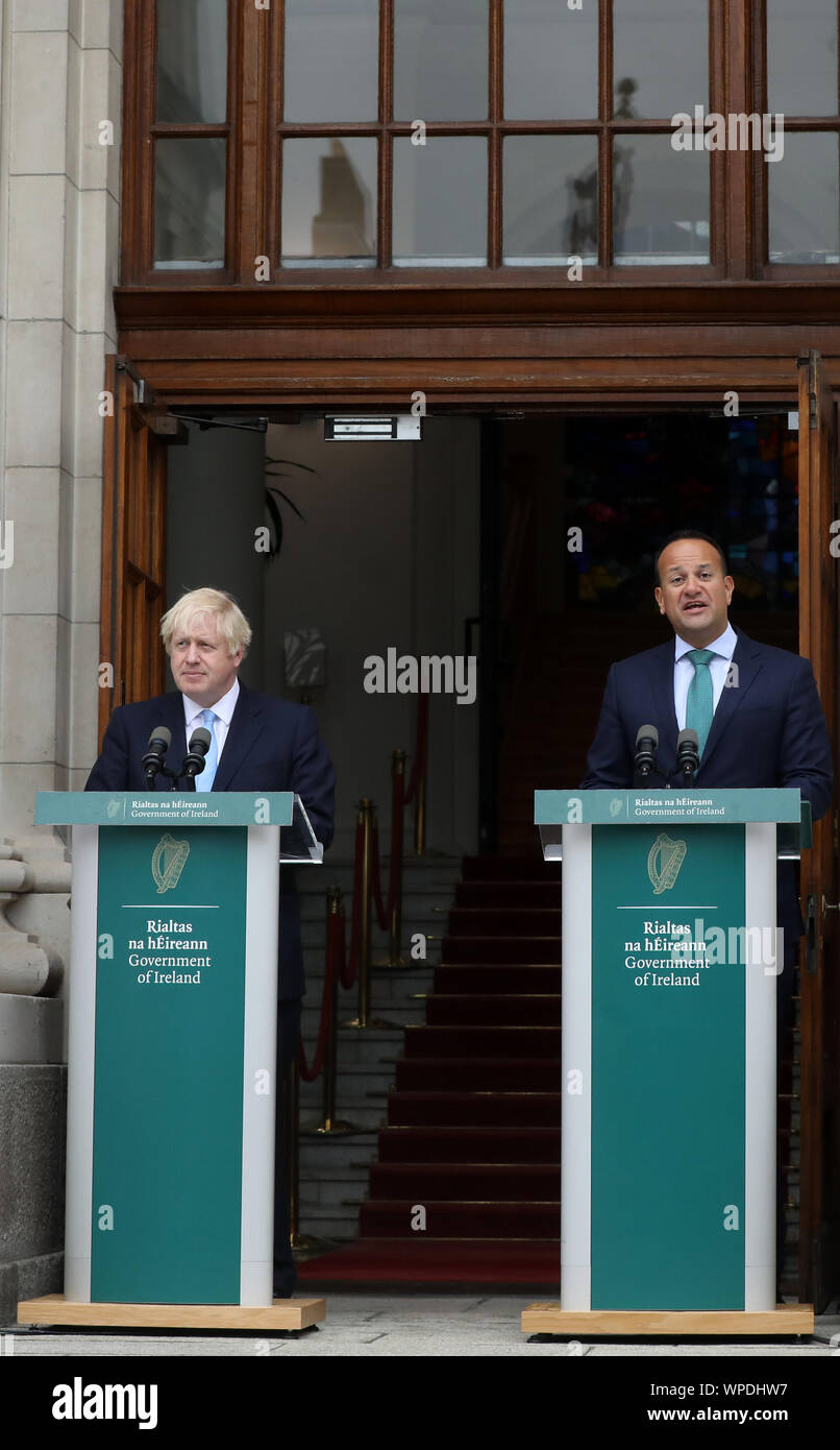 Dublin, Irland. 9 Sep, 2019. Boris Johnson in Dublin für Brexit spricht. Taoiseach und Fine Gael Chef Leo Varadkar (R) mit dem Britischen Premierminister Boris Johnson im Regierungsgebäude in Dublin. Sie sind sowohl über die nordirischen Grenze Problem und die Bexit Krise zu sprechen. Foto: Lea Farrell/RollingNews. ie Credit: RollingNews.ie/Alamy leben Nachrichten Stockfoto