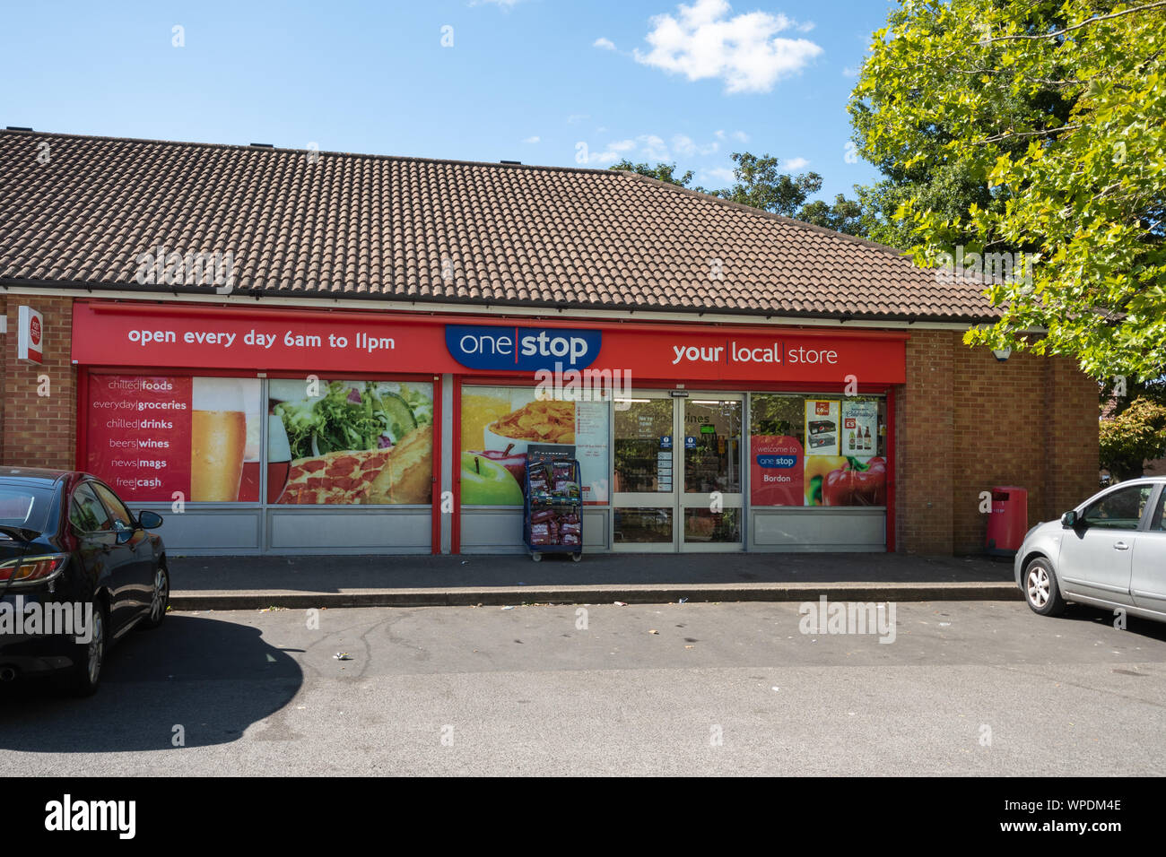 Eine Haltestelle Convenience Shop oder Shop im Bordon, Hampshire, Großbritannien Stockfoto