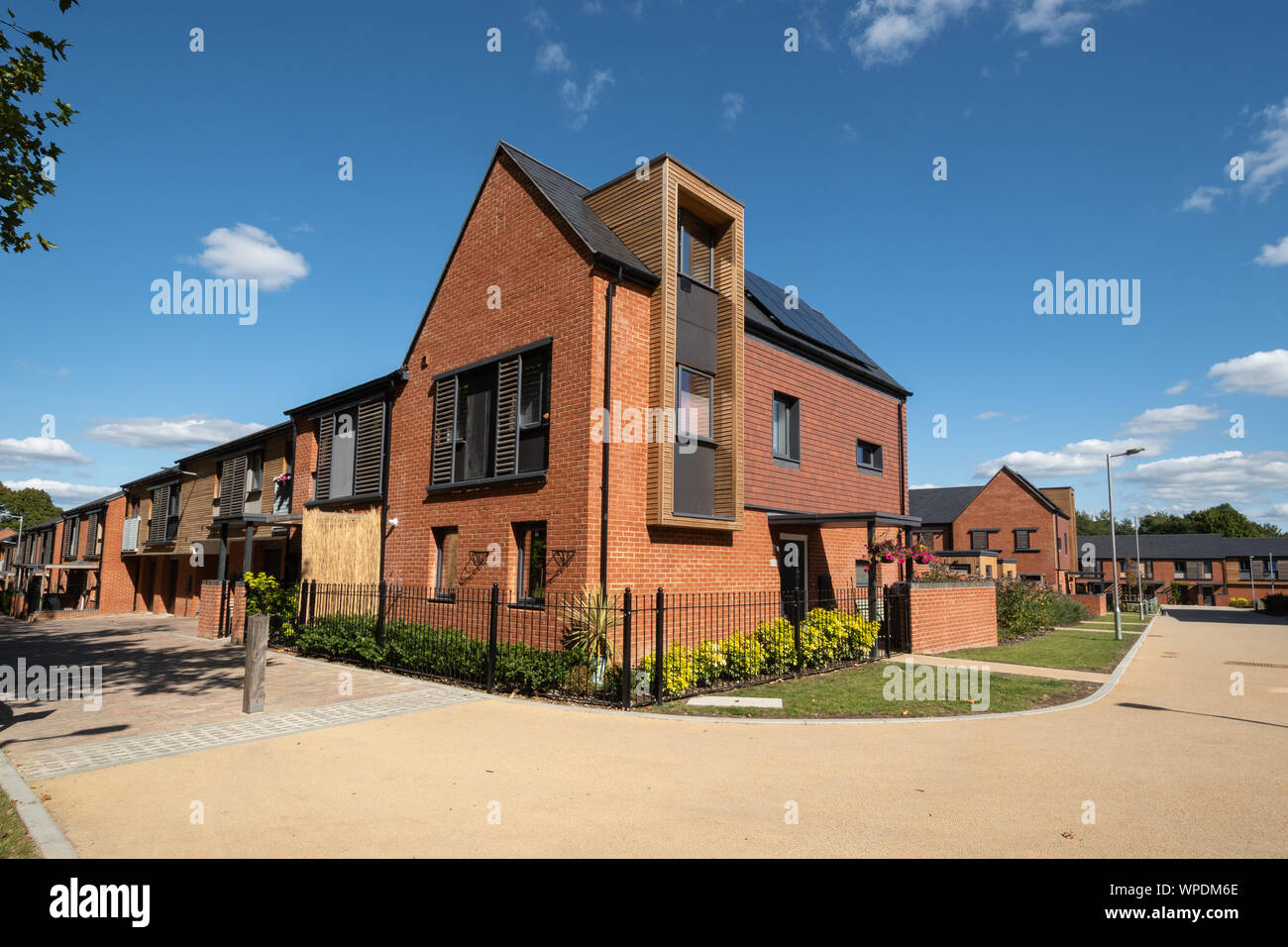 Neue Entwicklung im Bordon, Hampshire, UK. Quebec Park, von Radian Wohnungen, nachhaltige Häuser und Büros mit Energie-einsparung umweltfreundliche Funktionen Stockfoto