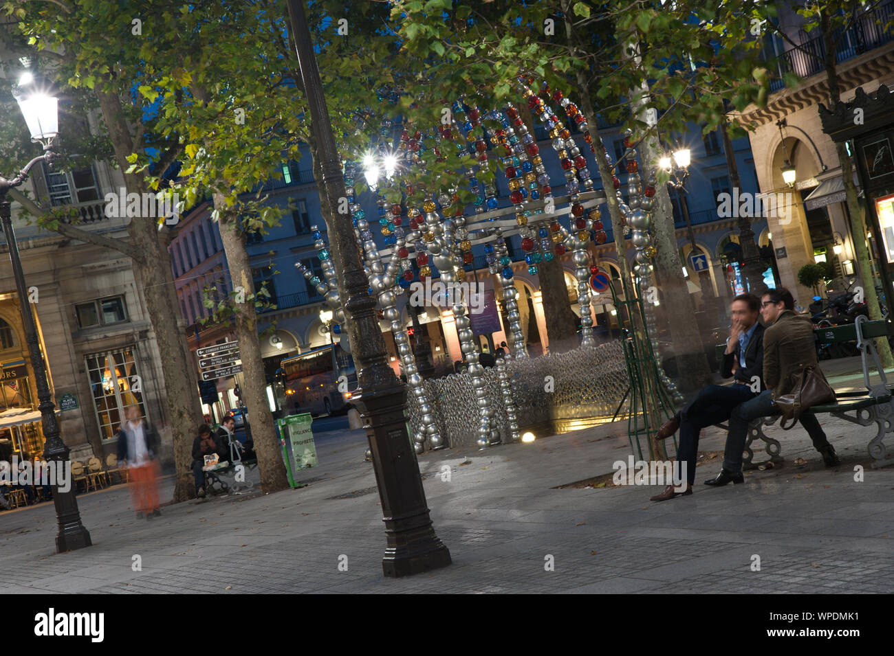 Paris, Métro, Kiosque des Noctambules von Jean-Michel Othoniel - Paris, Métro, Kiosque des Noctambules von Jean-Michel Othoniel Stockfoto