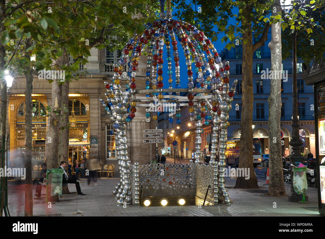 Paris, Métro, Kiosque des Noctambules von Jean-Michel Othoniel - Paris, Métro, Kiosque des Noctambules von Jean-Michel Othoniel Stockfoto