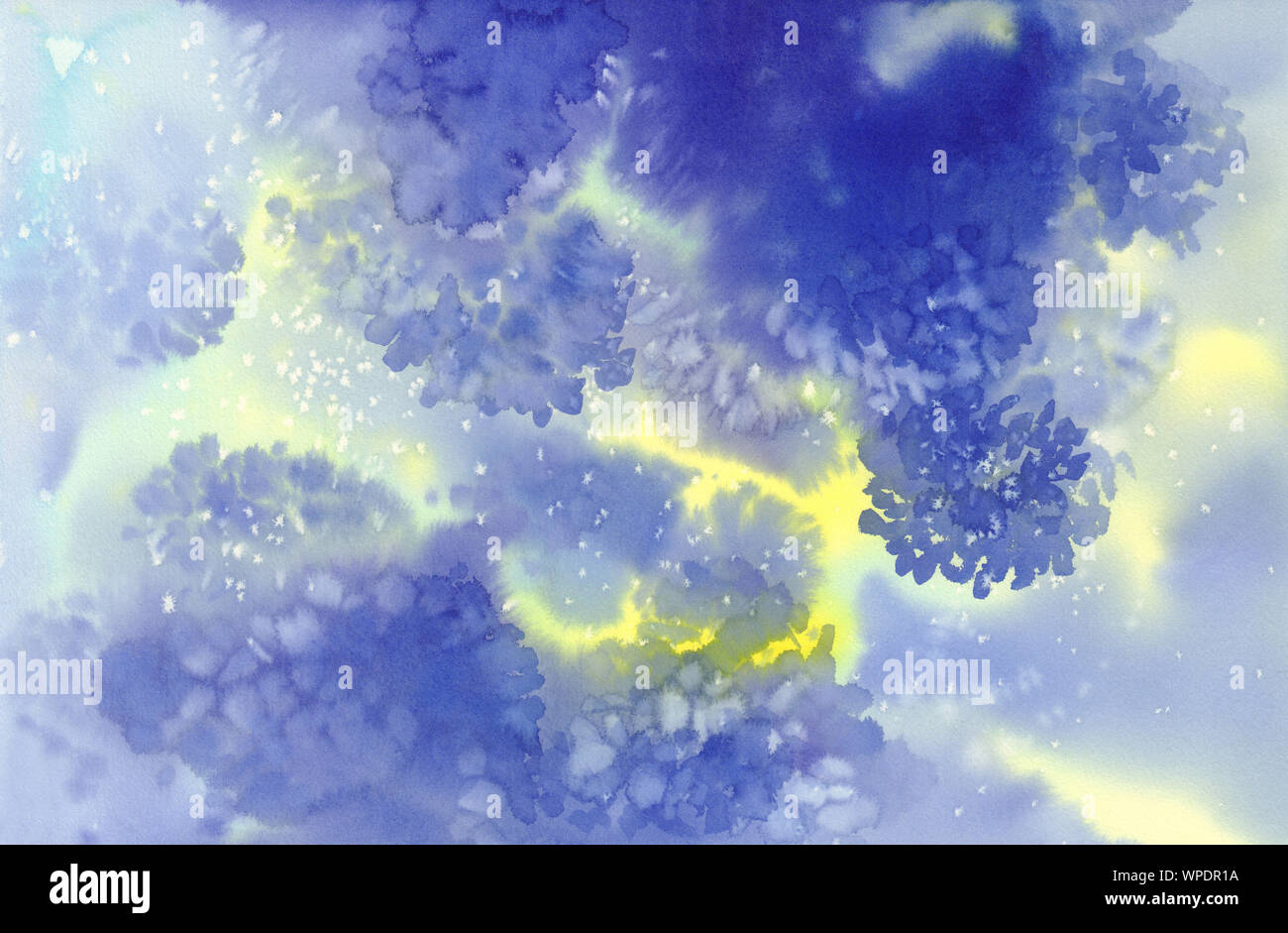 Blau bewölkt abstraktes Aquarell Hintergrund mit gelben Licht. Hortensienblüten Stockfoto