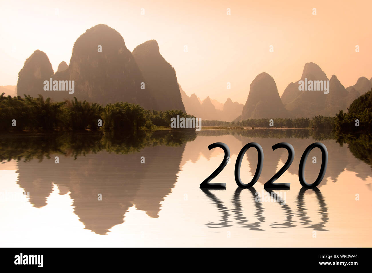 2020 In den asiatischen Landschaft bei Sonnenuntergang geschrieben Stockfoto