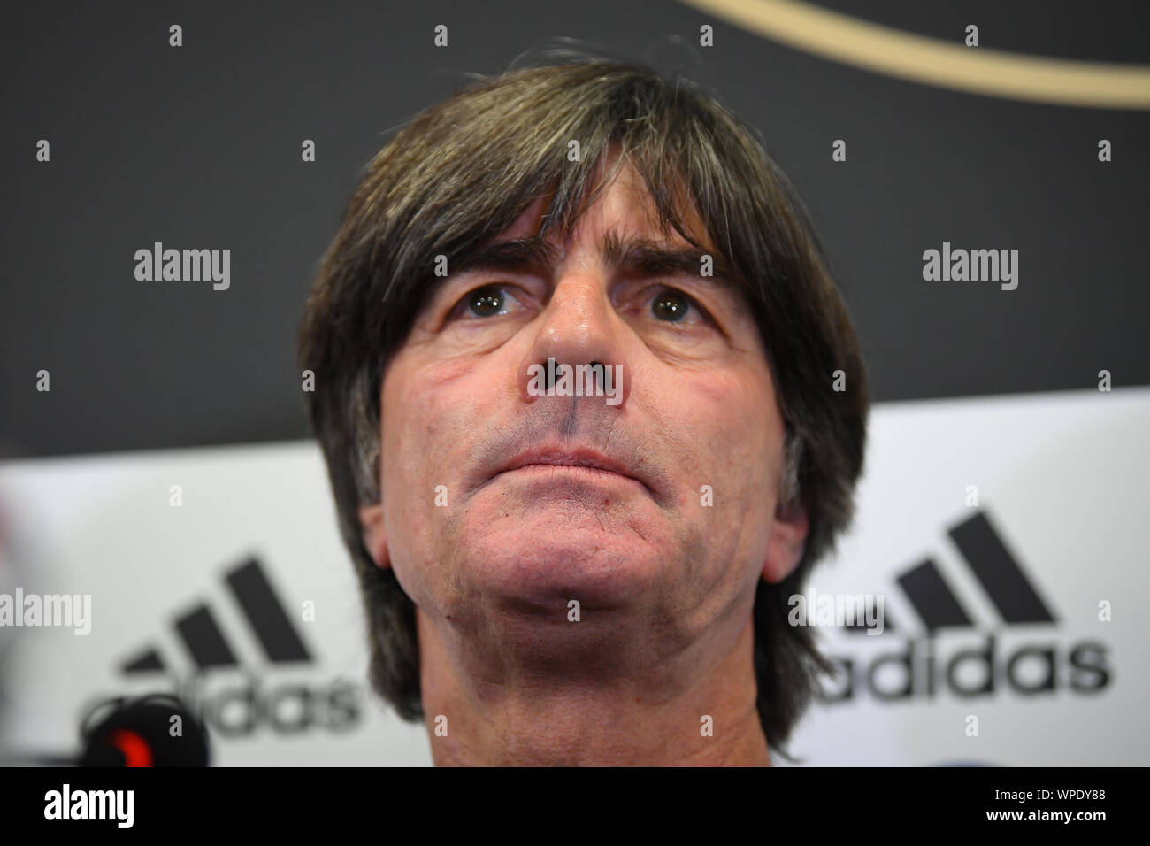 Trainer/Bundescoach Joachim Jogi Löw (Deutschland). GES/Fussball/EM-Qualifikation: Pressekonferenz der deutschen Nationalmannschaft in Belfast 08.09.2019 Fußball: Europäische Qualifier: Pressekonferenz der deutschen Nationalmannschaft, Belfast, September 8, 2019 | Verwendung weltweit Stockfoto