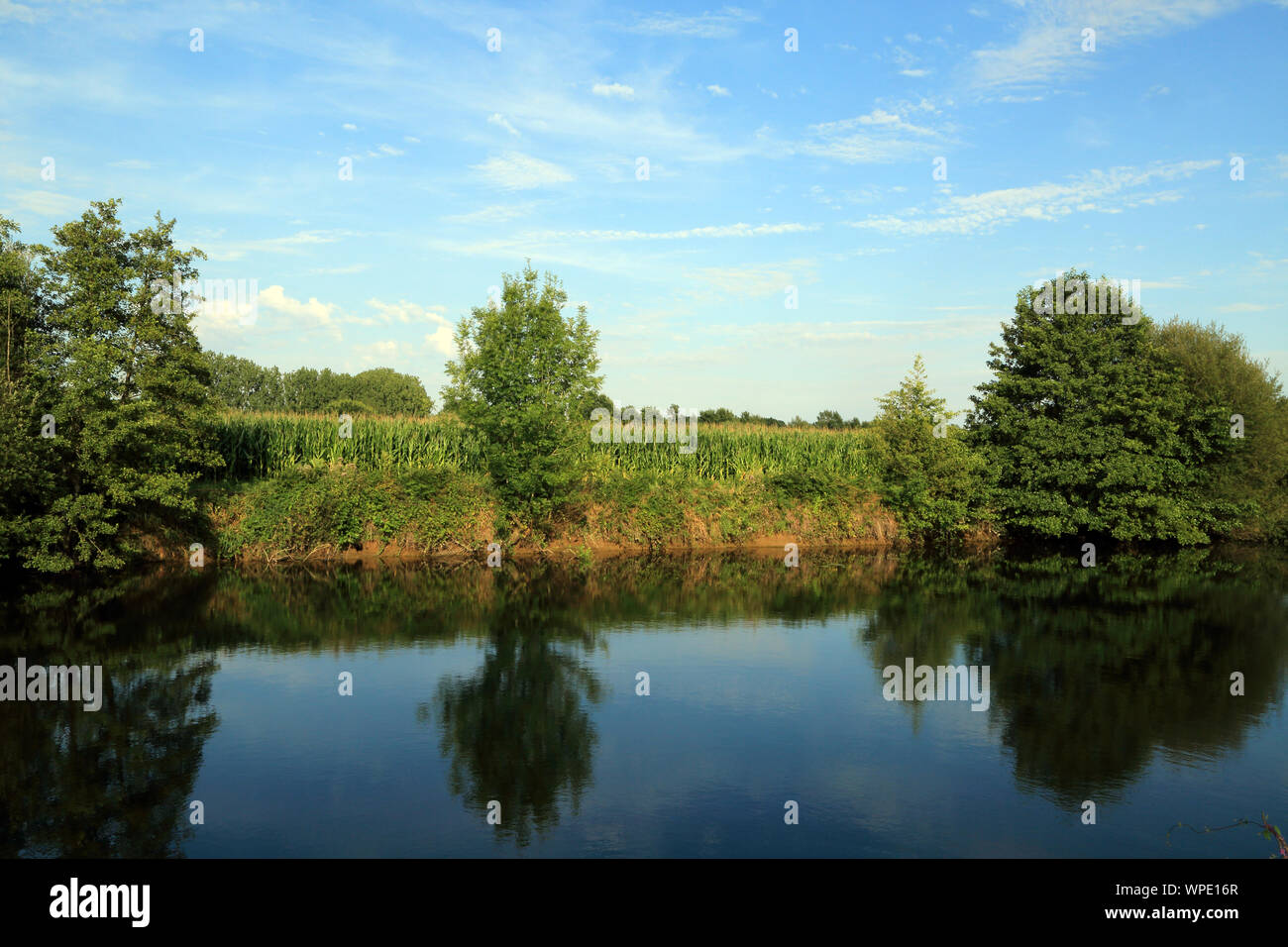 Fluss L'Oust/Nantes Brest Canal an Roc St Andre, Morbihan, Bretagne, Frankreich Stockfoto