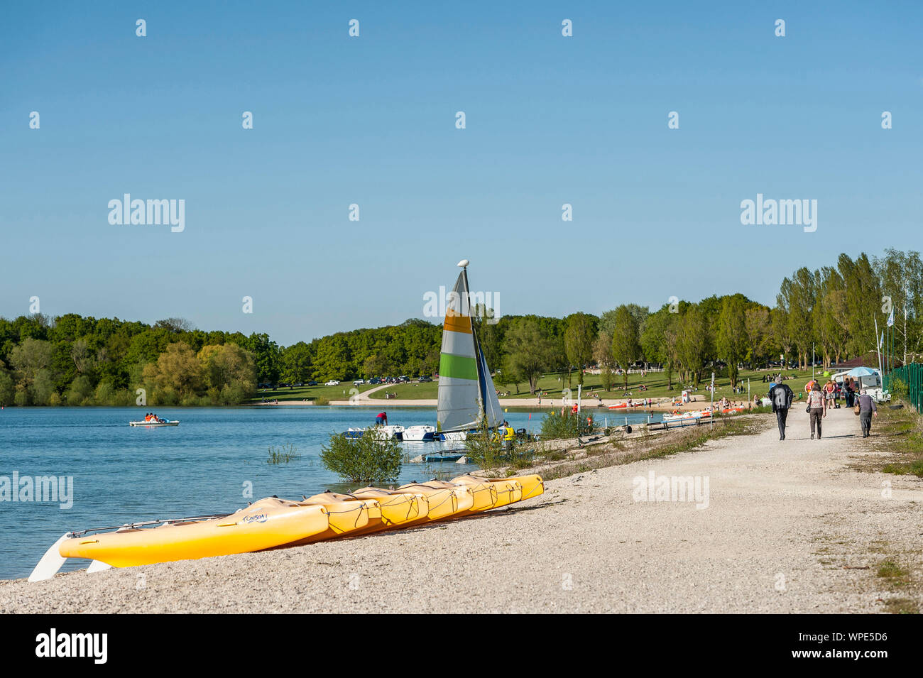 Die "Lac d'Orient" künstlicher See (nord-östlichen Frankreich) Im "Parc naturel Regional de la Foret D'Orient "Regionaler Naturpark. Strand von Mesnil-Sa Stockfoto