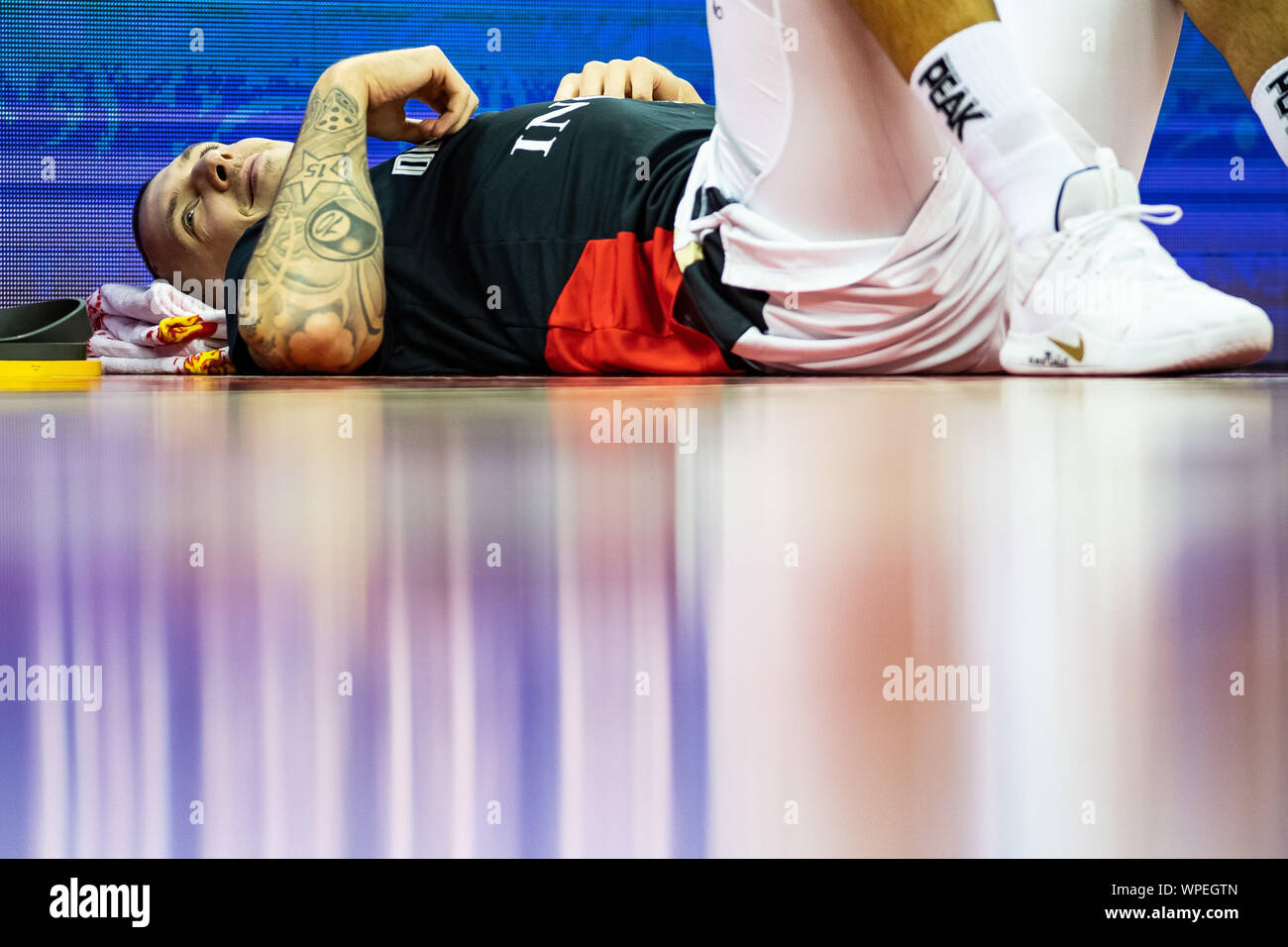 Shanghai, China. 09 Sep, 2019. Basketball: WM, Deutschland - Kanada, Platzierung, die in den orientalischen Sportzentrum. Deutschlands Daniel Theis ist auf dem Boden liegend erwärmt. Credit: Swen Pförtner/dpa/Alamy leben Nachrichten Stockfoto