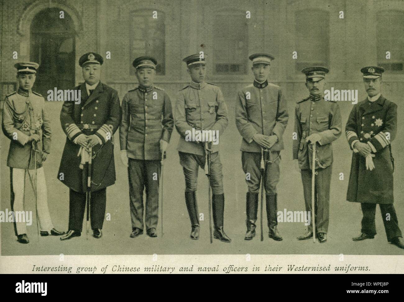 Der große Krieg die weltweite Konfliktwoche, die am 24. August 1918 endete, Gruppe chinesischer Militär- und Marinestützpunkt in ihren verwestlichten Uniformen. Stockfoto