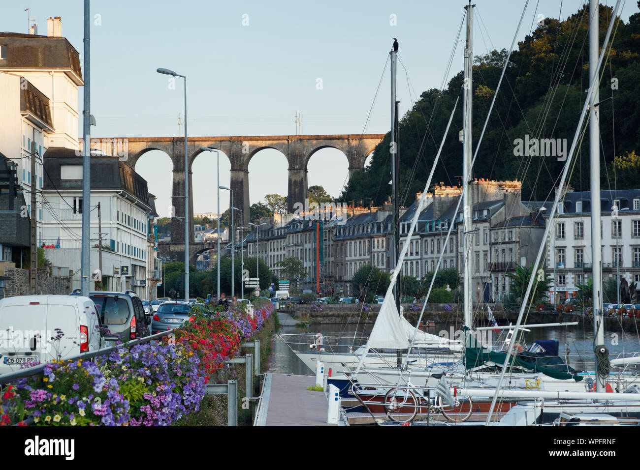Morlaix Viadukt aus dem Hafen. Der Bretagne. Frankreich. Stockfoto