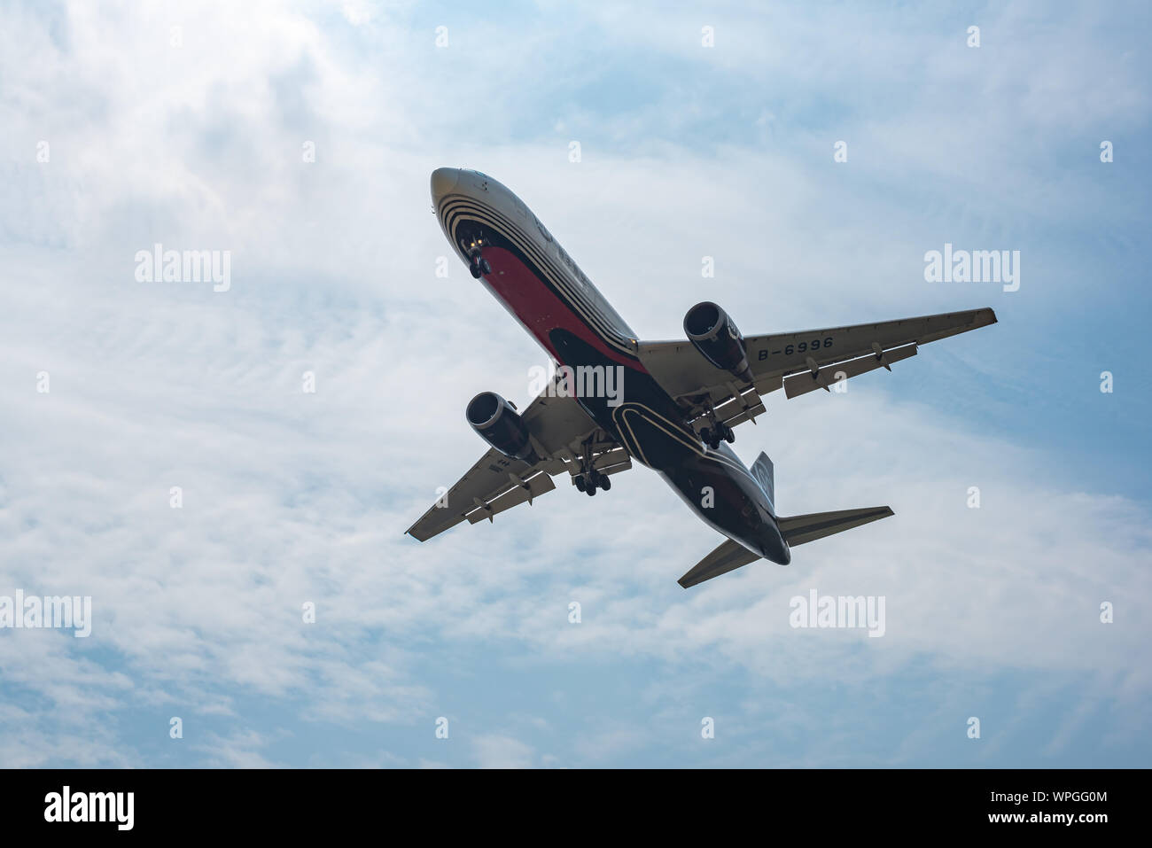 Flughafen Chengdu, Provinz Sichuan, China - 28. August 2019: SF Airlines Boeing 767 Commercial Airplane gegen Sky Stockfoto