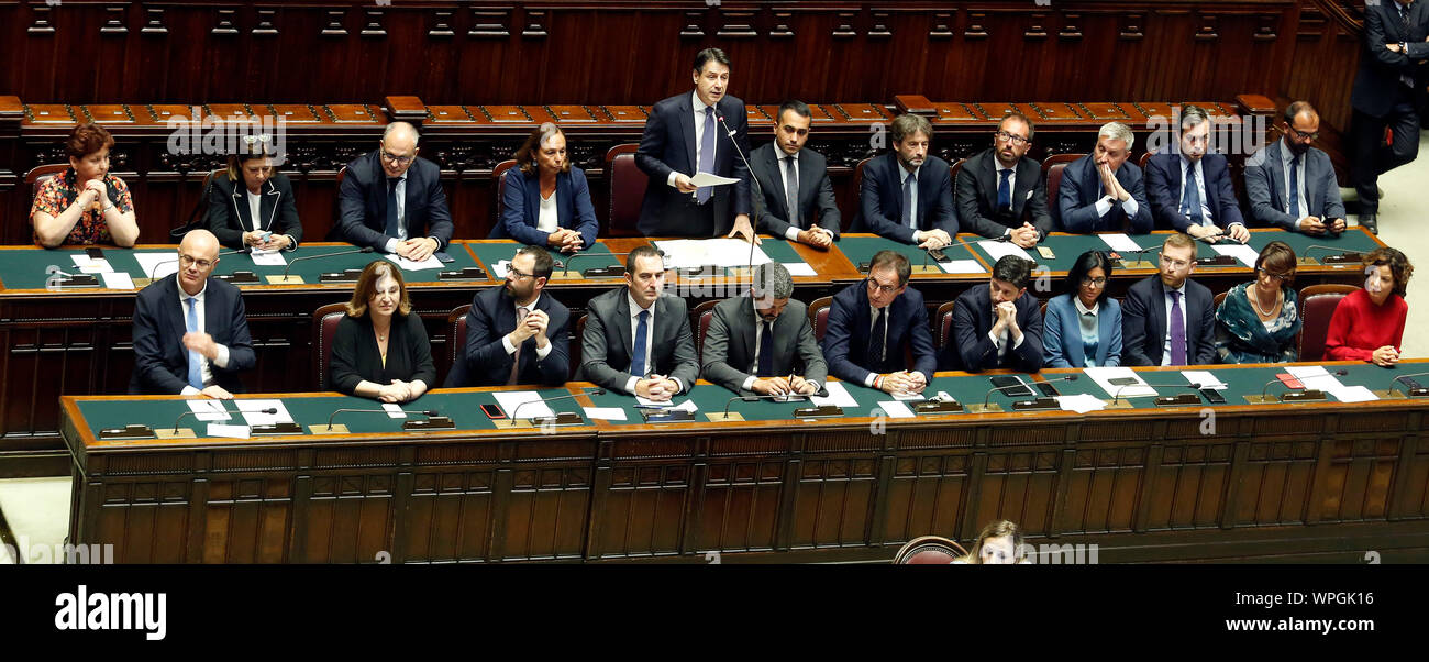 Rom, Italien. 09 Sep, 2019. Der Premier Giuseppe Cont während seiner Rede von den Ministern umgeben. Teresa Bellanova, Paola De Micheli, Roberto Gualtieri, Luciana Lamorgese, Giuseppe Conte, Luigi Di Maio, Dario Franceschini, Alfonso Bonafede, Lorenzo Guerini, Vincenzo Amendola. Low Leitung: Federico D'Incˆ, nunzia Catalfo, Stefano Patuanelli, Vincenzo Spadafora, Riccardo Fraccaro, Vincenzo Boccia, Roberto Speranza, Fabiana Dadone, Lorenzo Provenzano, Elena Bonetti, Paola Pisano. Rom, 9.September 2019. Untere Kammer. Credit: insidefoto Srl/Alamy leben Nachrichten Stockfoto