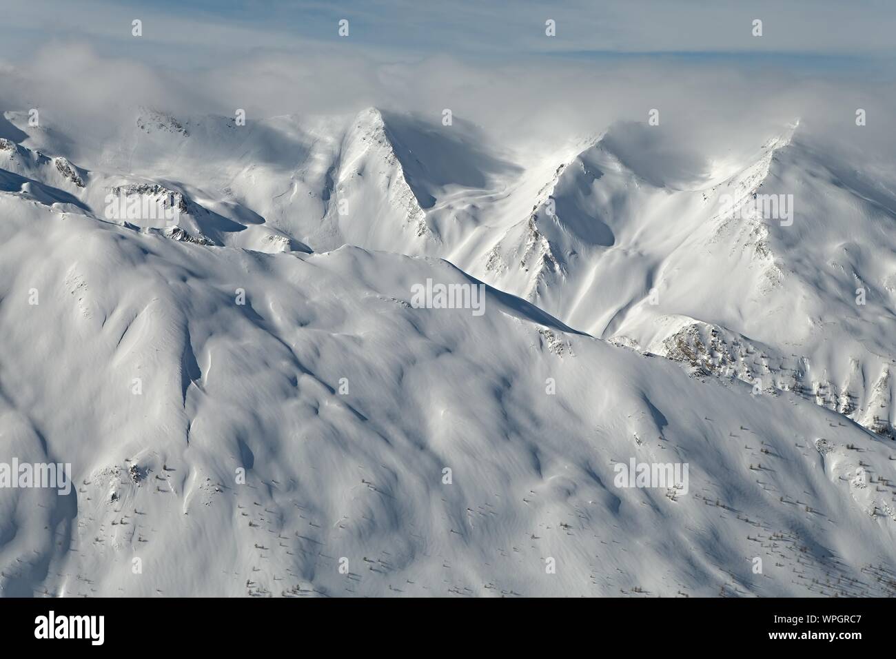 Berge mit Schnee bedeckt Stockfoto