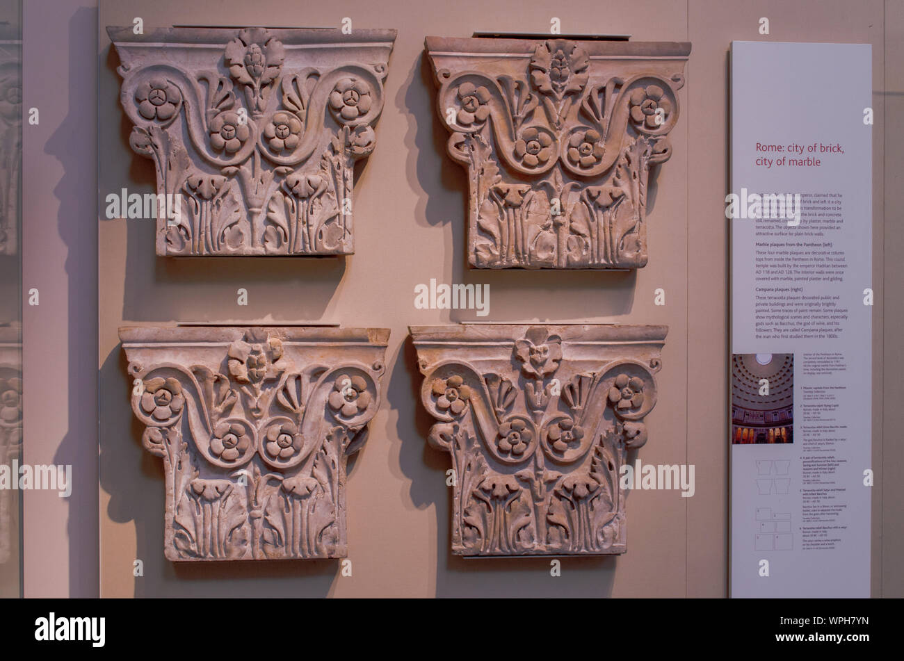 Pilaster Kapitelle aus dem Pantheon, dekorative Spalte Tops aus dem Inneren der Pantheon, das British Museum | Terrakotta Stockfoto