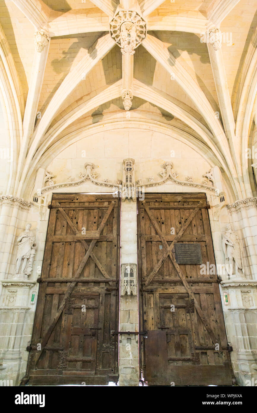 Kathedrale von Nantes Saint-Pierre-et-Saint-Paul Mittelalterliche hölzerne Eingangstür Stockfoto