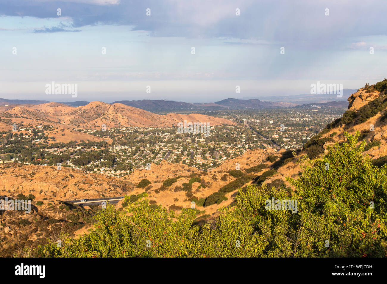 Morgen Berg Blick auf Kuppen und Suburban homes in Simi Valley, Kalifornien. Stockfoto