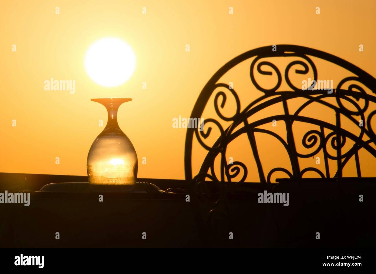 Stuhl Und Tisch Silhouette Stockfotos Und Bilder Kaufen Alamy