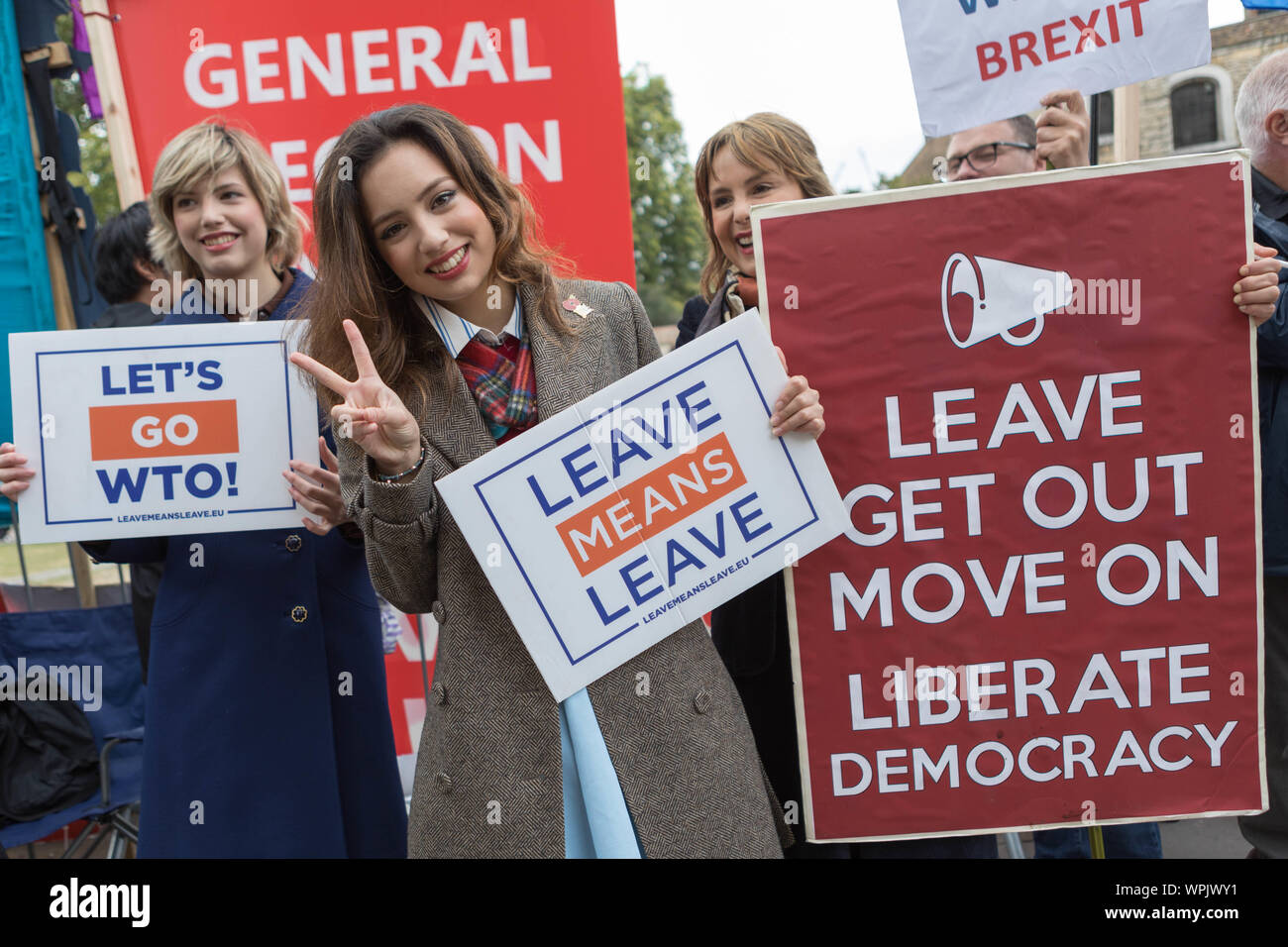 College Green, Westminster, London, Großbritannien. 9. September 2019. Pro und anti Brexit Unterstützern rund um College Green. Penelope Barritt/Alamy leben Nachrichten Stockfoto