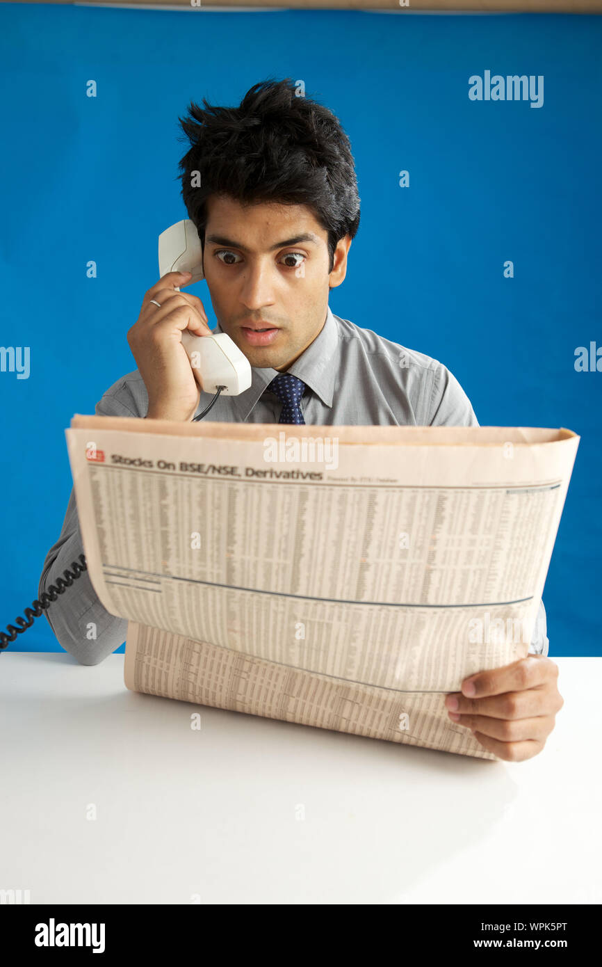 Geschäftsmann, ein Festnetz telefonieren Stockfoto