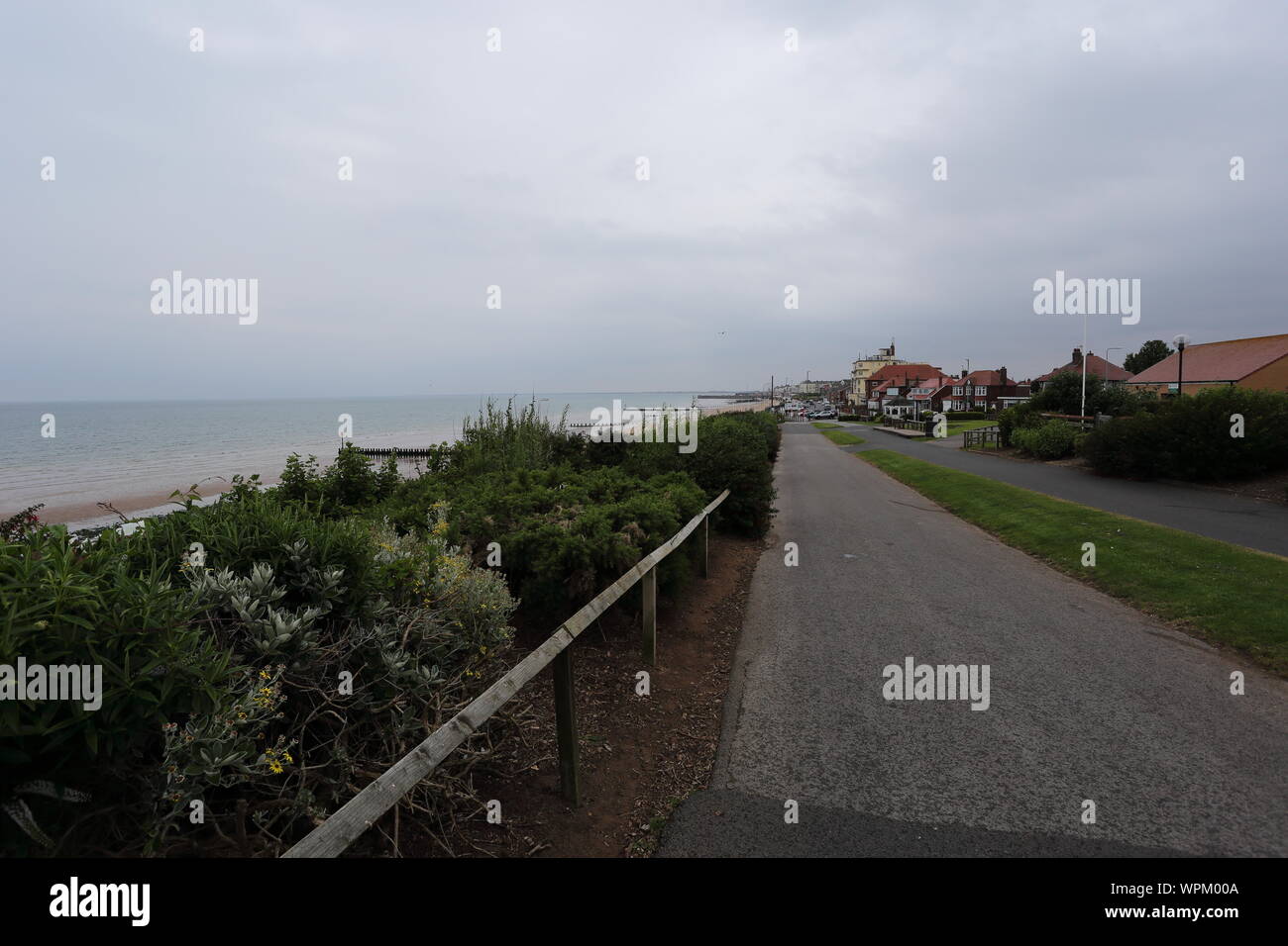 Auf der Suche nach Süden in Richtung Bridlington Hafen. Das land Zug von Bridlington an Sewerby Hall ist sichtbar auf der rechten Seite des Rahmens Stockfoto