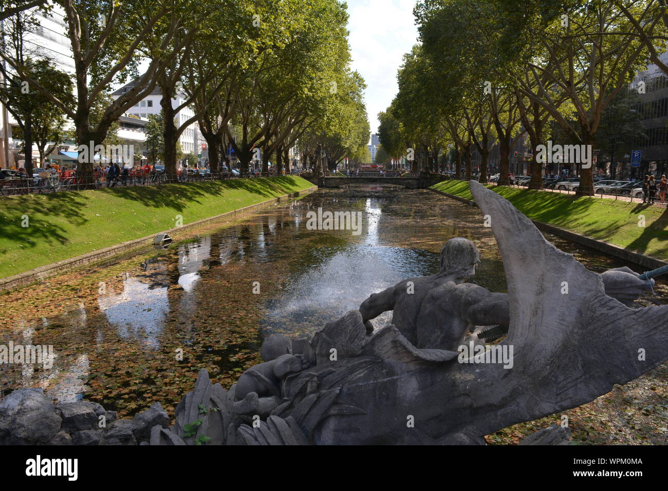 Park und Garten in der Mitte der schönen Stadt Duesseldorf in Deutschland Stockfoto