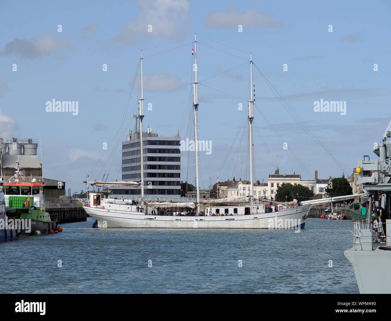 Die Tall Ship SV Minerva rangieren in Great Yarmouth (Norfolk) Hafen wie es sich herausstellt, zum Meer mit einer Reise während der 2019 Maritime Festival zu Kopf. Stockfoto