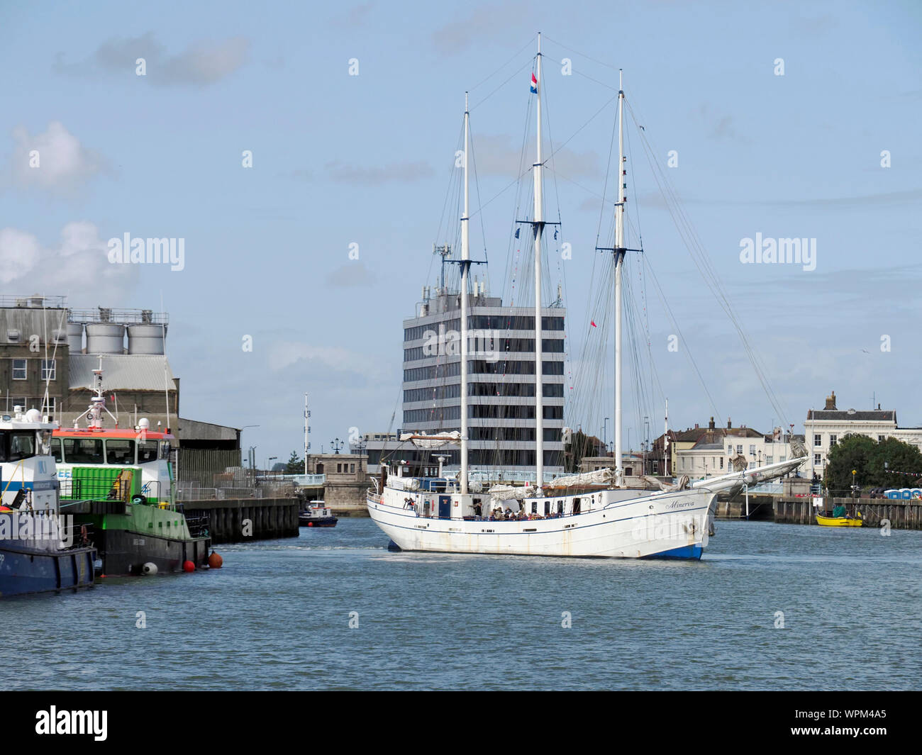 Die Tall Ship SV Minerva rangieren in Great Yarmouth (Norfolk) Hafen wie es sich herausstellt, zum Meer mit einer Reise während der 2019 Maritime Festival zu Kopf. Stockfoto