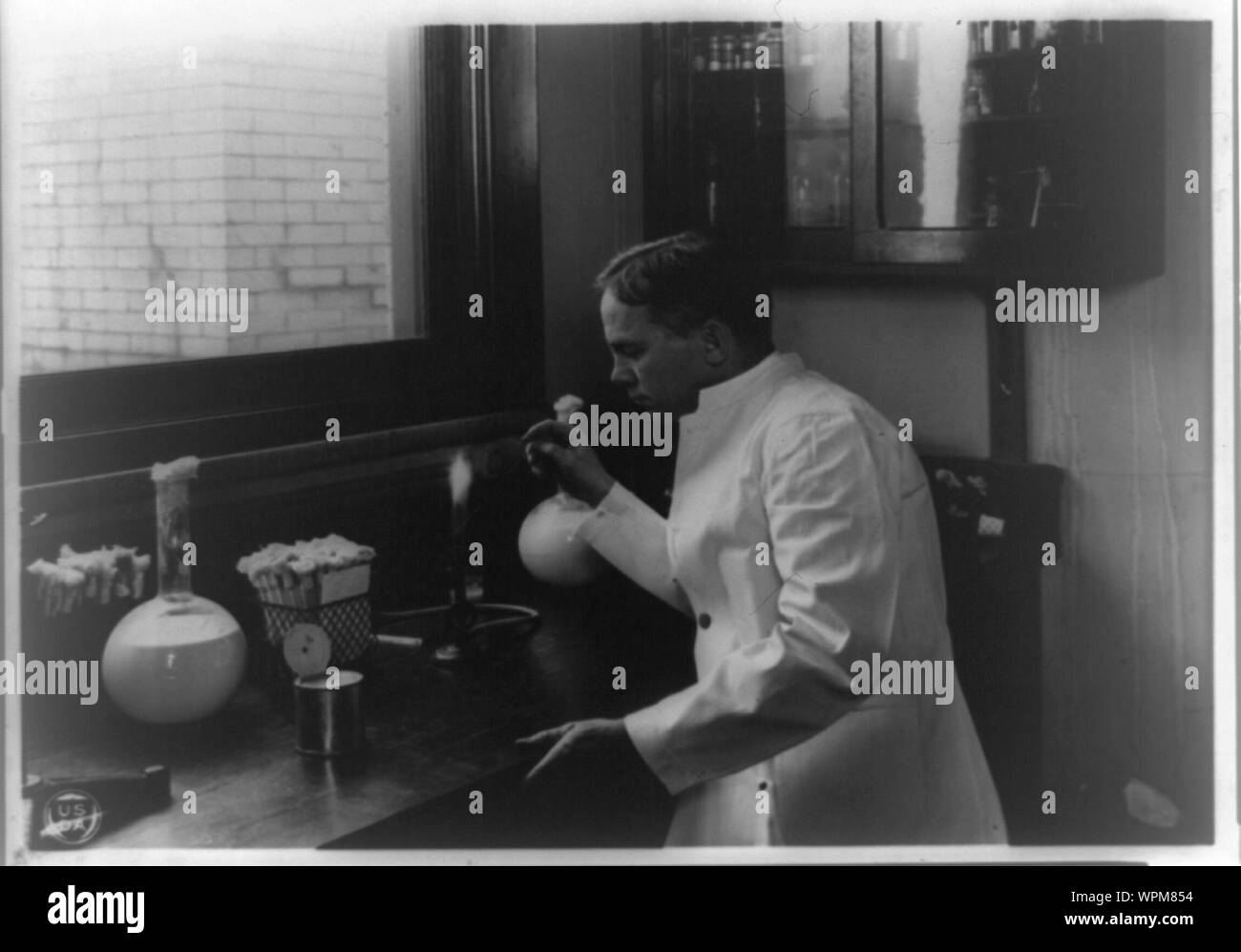Lore Alford Rogers, Bakteriologe, im Labor im Ministerium für Landwirtschaft Stockfoto