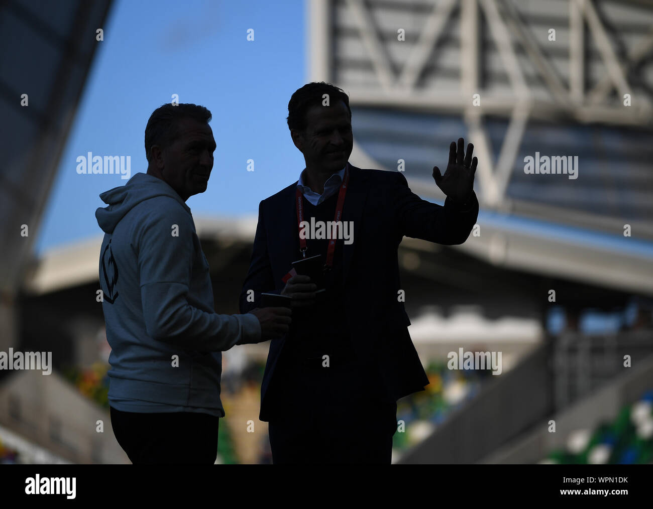 Torwarttrainer Andreas Koepke (Deutschland) und Oliver Bierhoff (Deutschland/Manager Nationalmannschaft) bevor das Spiel im Windsor Park. GES/fussball/EURO Qualifikation: Nordirland - Deutschland, 09.09.2019 Fußball: Europäische Qualifier: Nordirland gegen Deutschland, Belfast, September 9, 2019 | Verwendung weltweit Stockfoto