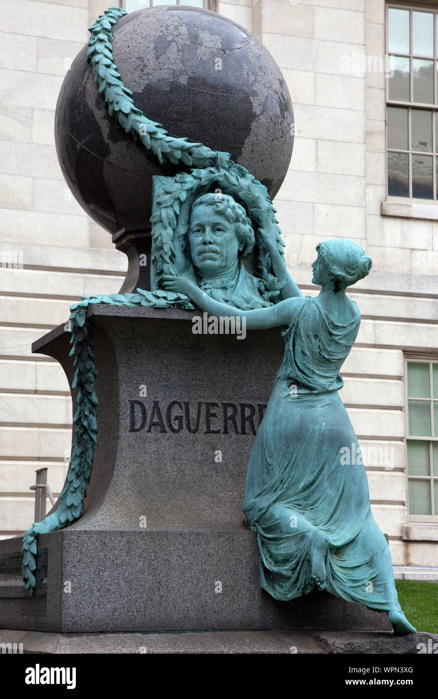 Louis-Jacques-Mande Daguerre Statue, am Smithsonian Donald Reynolds Mitte für amerikanische Kunst und Porträts, 7 und F St., NW, Washington, D.C Stockfoto