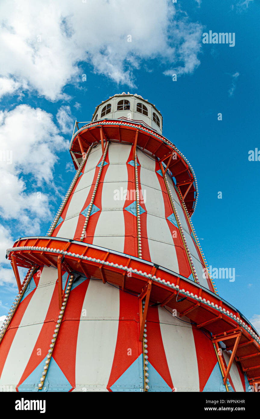 Clacton on Sea bunte Helter Skelter schieben Stockfoto