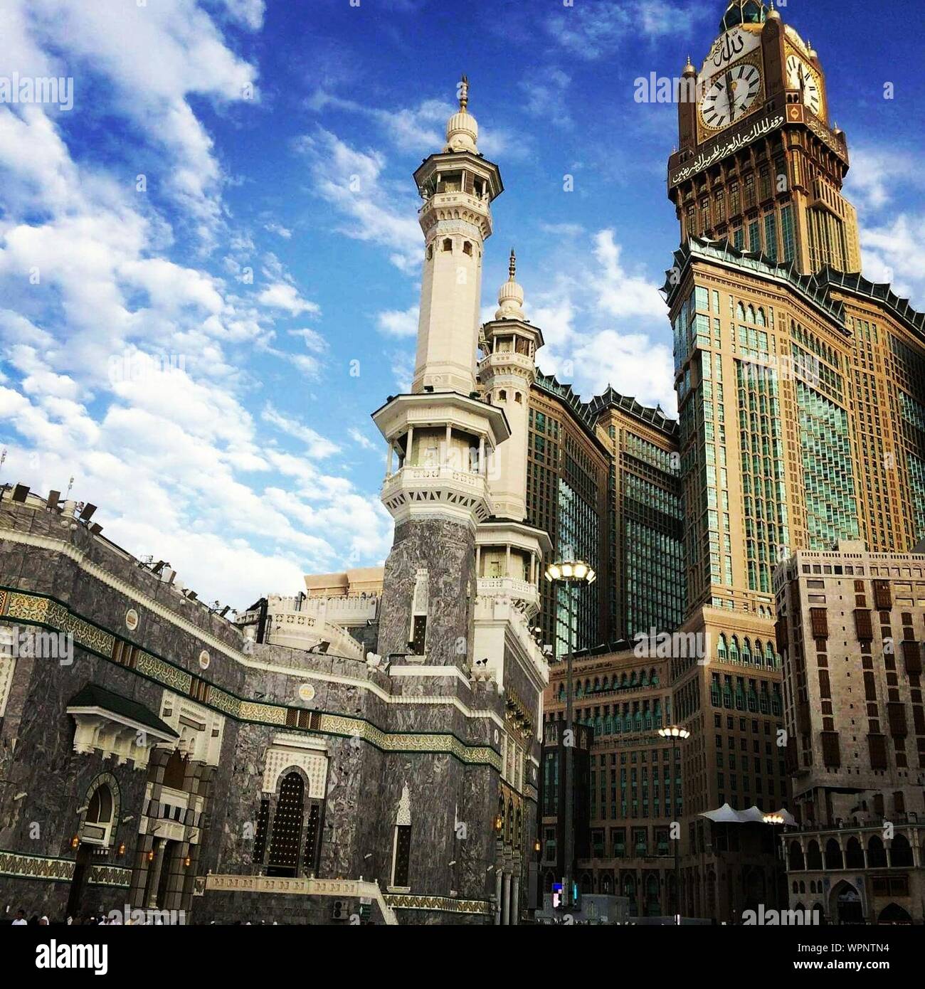 Low Angle View von Makkah Clock Royal Tower Hotel Stockfoto
