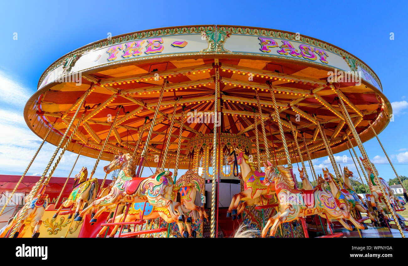 Anzeigen von Karussellbetrug bei Fontwell Park Racecourse, Fontwell, in der Nähe von Arundel, West Sussex, England, Großbritannien Stockfoto