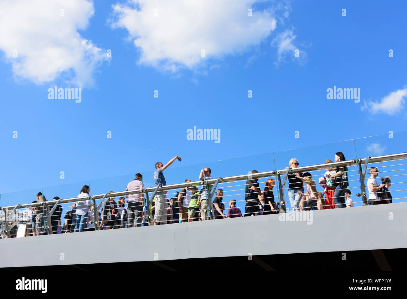 Kiew, Kiew: glasboden Klitschko Pedestrian-Bicycle Brücke, Kiew, Ukraine Stockfoto