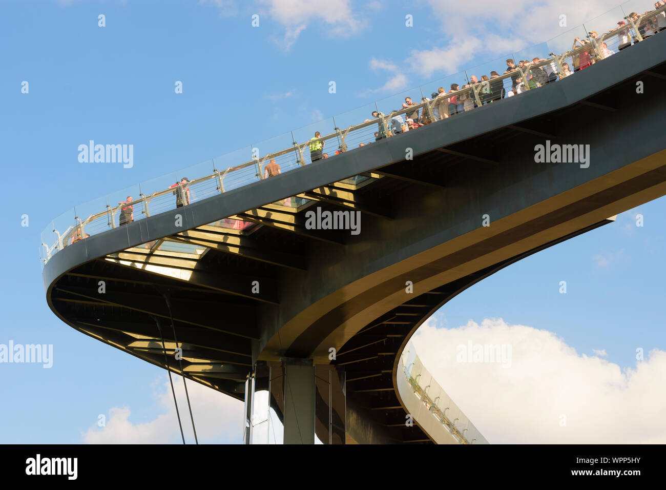 Kiew, Kiew: glasboden Klitschko Pedestrian-Bicycle Brücke, Kiew, Ukraine Stockfoto