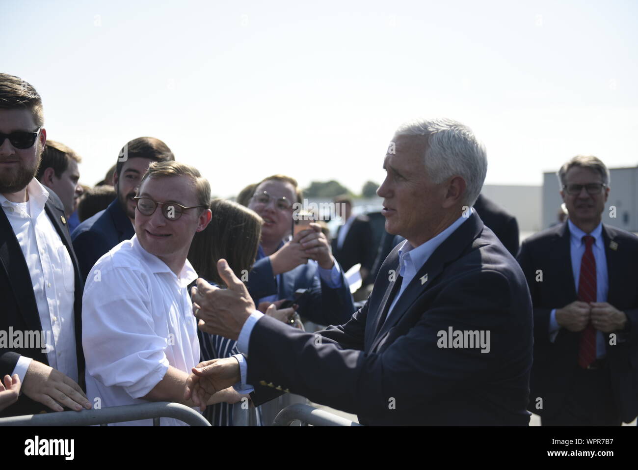 Vice Präsident besucht Charlotte durch Mitglieder der Armee und der Air National Guard begrüßt Stockfoto