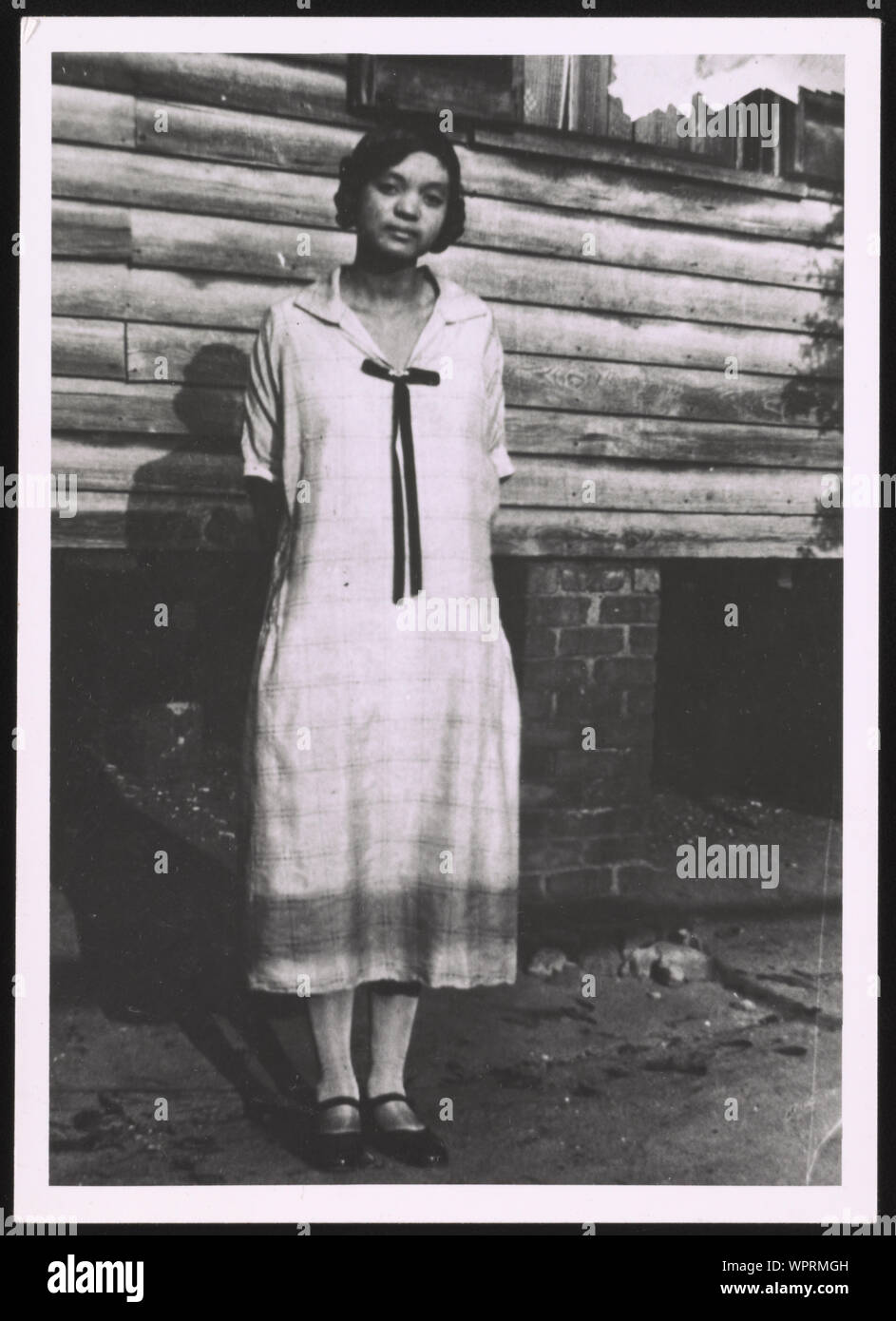 Mabel Champion, full-length Portrait, Vorderseite Stockfoto