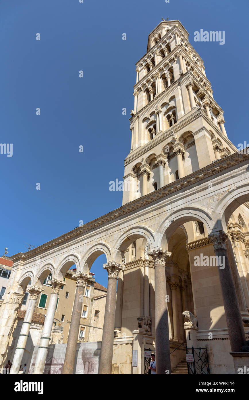 Der Glockenturm der Kathedrale des Heiligen Domnius in Split, Kroatien Stockfoto