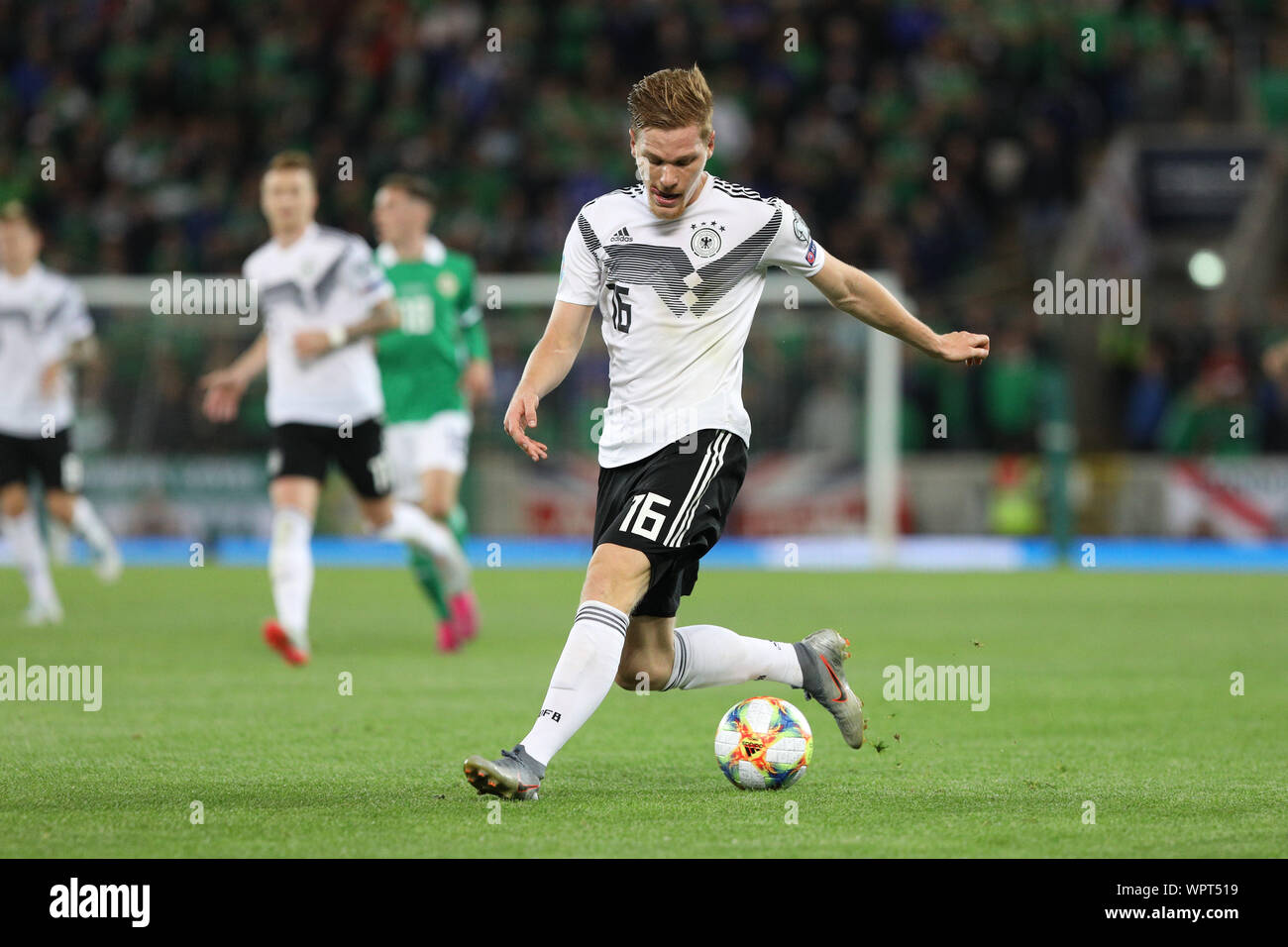 9. September 2019; Windsor Road, Belfast, County Antrim, Nordirland; EM-Qualifikationsspiel 2020, Nordirland gegen Deutschland, Deutschlands Marcel Halstenberg schiebt - Redaktionelle Verwendung nur. Stockfoto