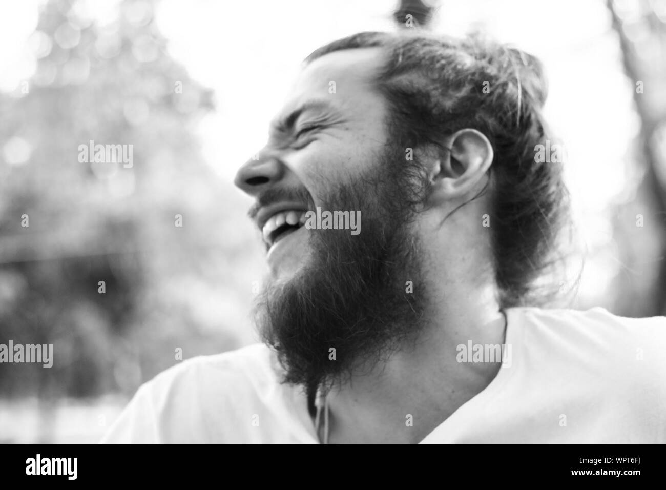 Nahaufnahme der lachende Mann mit Bart Stockfoto