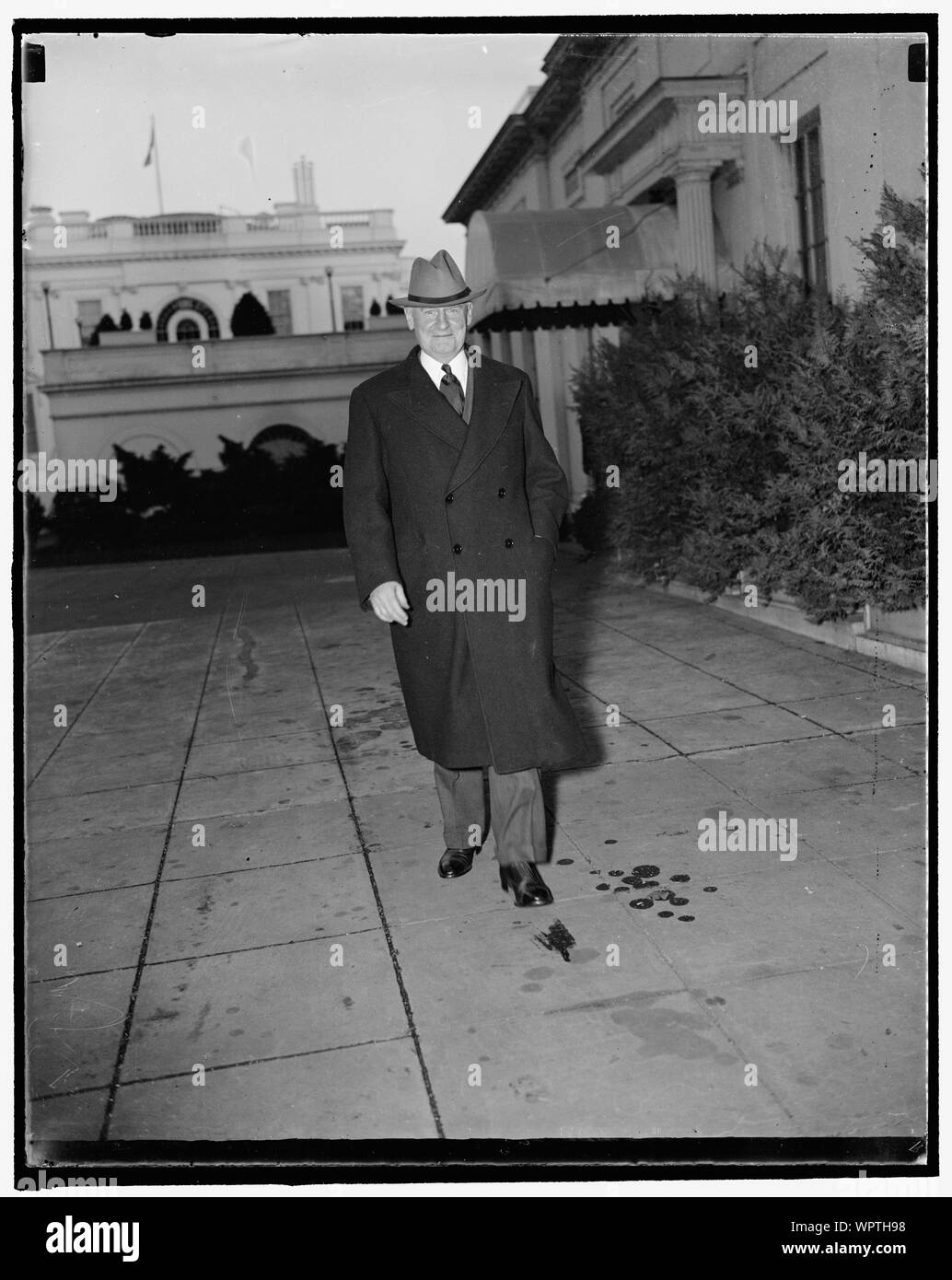 E-Mail Bestellung Head im White House Konferenz. Washington, D.C., November 10. Robert E. Wood, Präsident von Sears-Roebuck wurde in einer Konferenz heute im Weißen Haus mit Präsident Roosevelt, Beamte und andere Geschäftsleute ein Haus bauen Programm für das nächste Jahr geplant. 11/10/37 Stockfoto