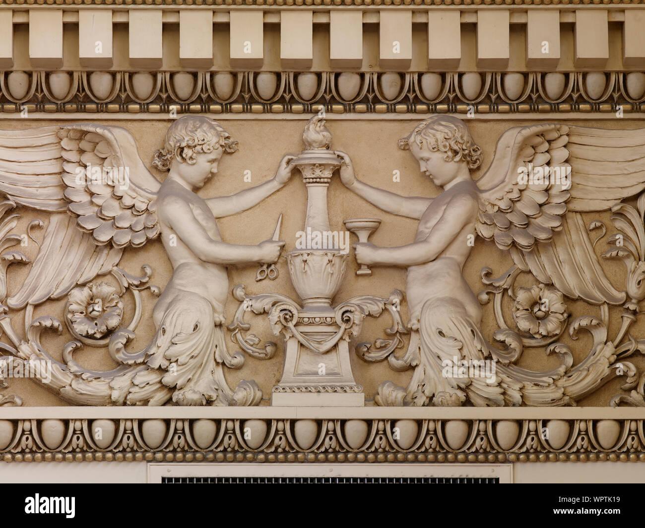 Main Reading Room. Detail der Fries der geflügelten die Hälfte zahlen mit Taschenlampe des Lernens. Bibliothek des Kongresses Thomas Jefferson, Washington, D.C. Stockfoto