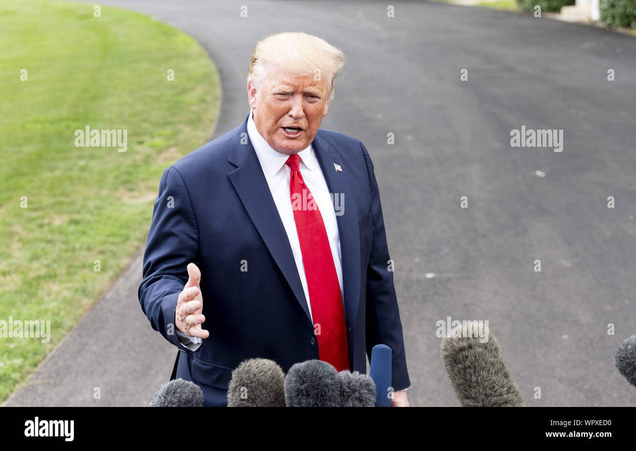 Washington, DC, USA. 9 Sep, 2019. September 9, 2019 - Washington, DC, USA: Präsident DONALD TRUMP im Gespräch mit der Presse in der Nähe der South Lawn des Weißen Hauses, als er Blätter zu einer Kundgebung in North Carolina zu gehen. Quelle: Michael Brochstein/ZUMA Draht/Alamy leben Nachrichten Stockfoto