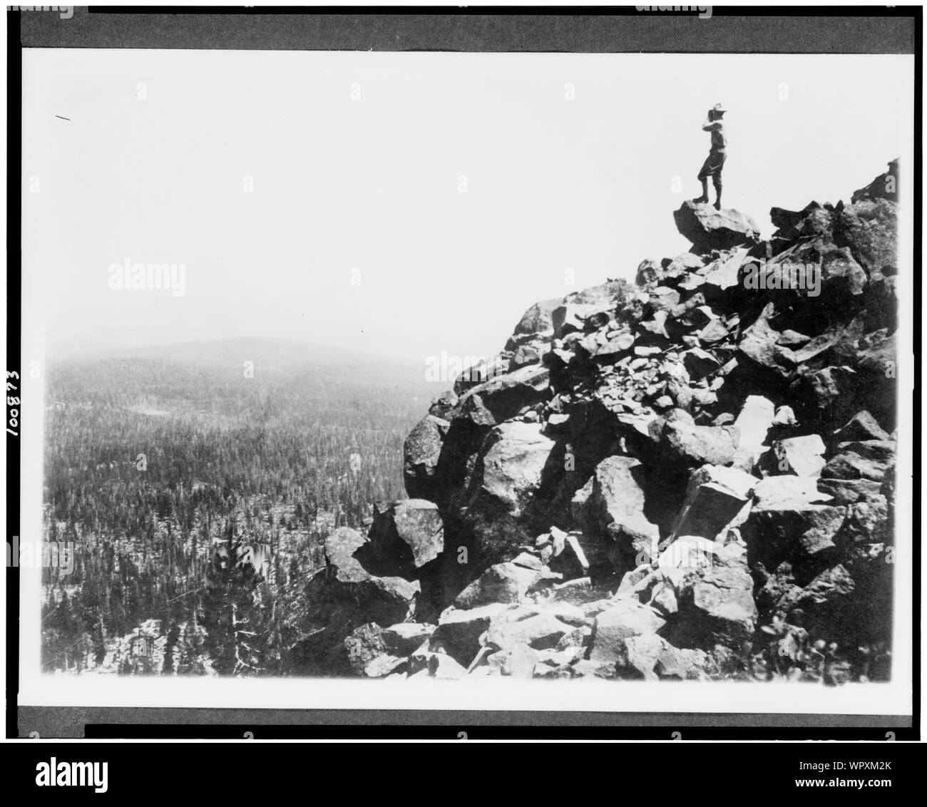 Mann heraus, die von felsigen Klippen im Nordwesten National Park Stockfoto