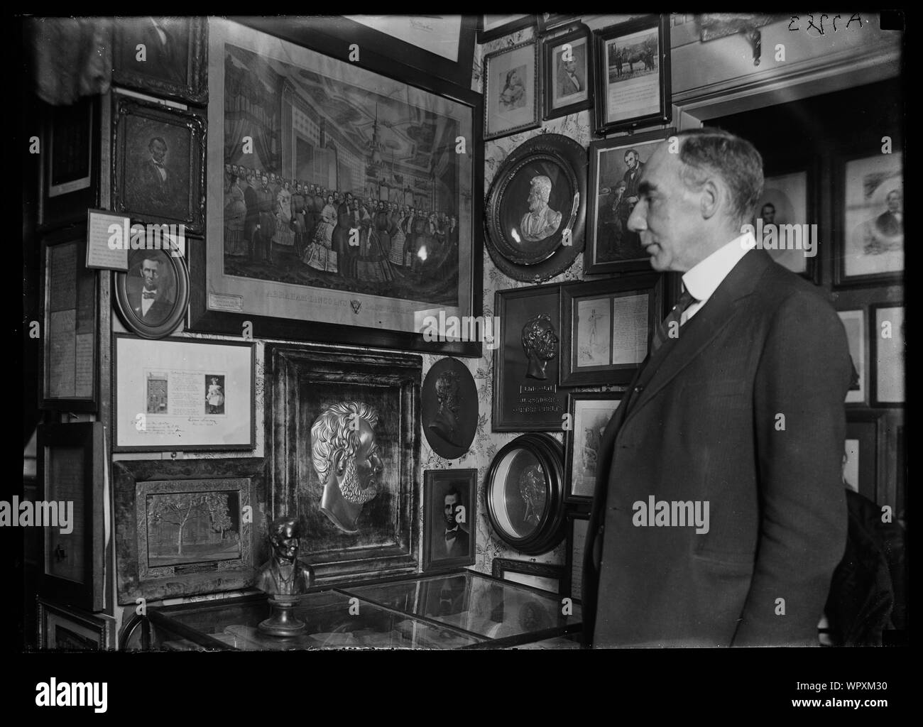 Mann auf Sammlung von Lincoln Bilder Stockfoto
