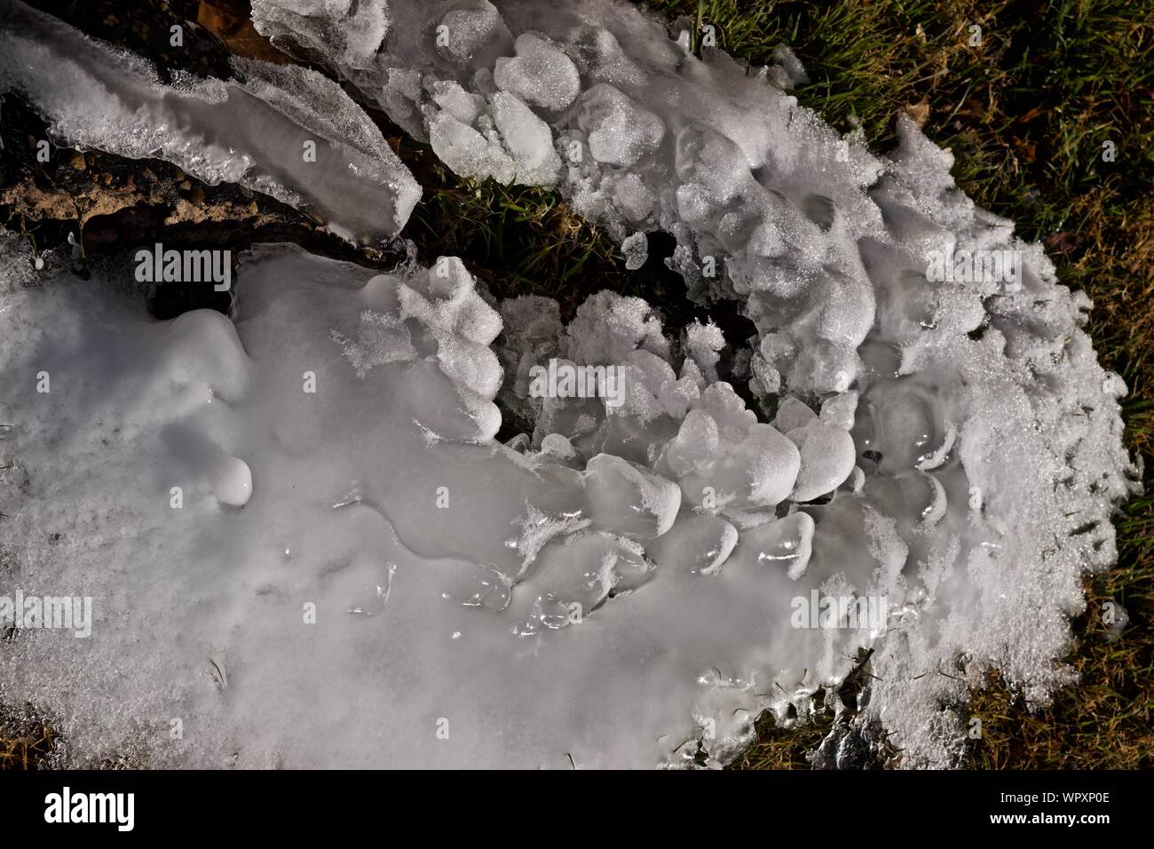 Eis bildete bei undichten Wasserschlauch, Canyon, Texas. Stockfoto