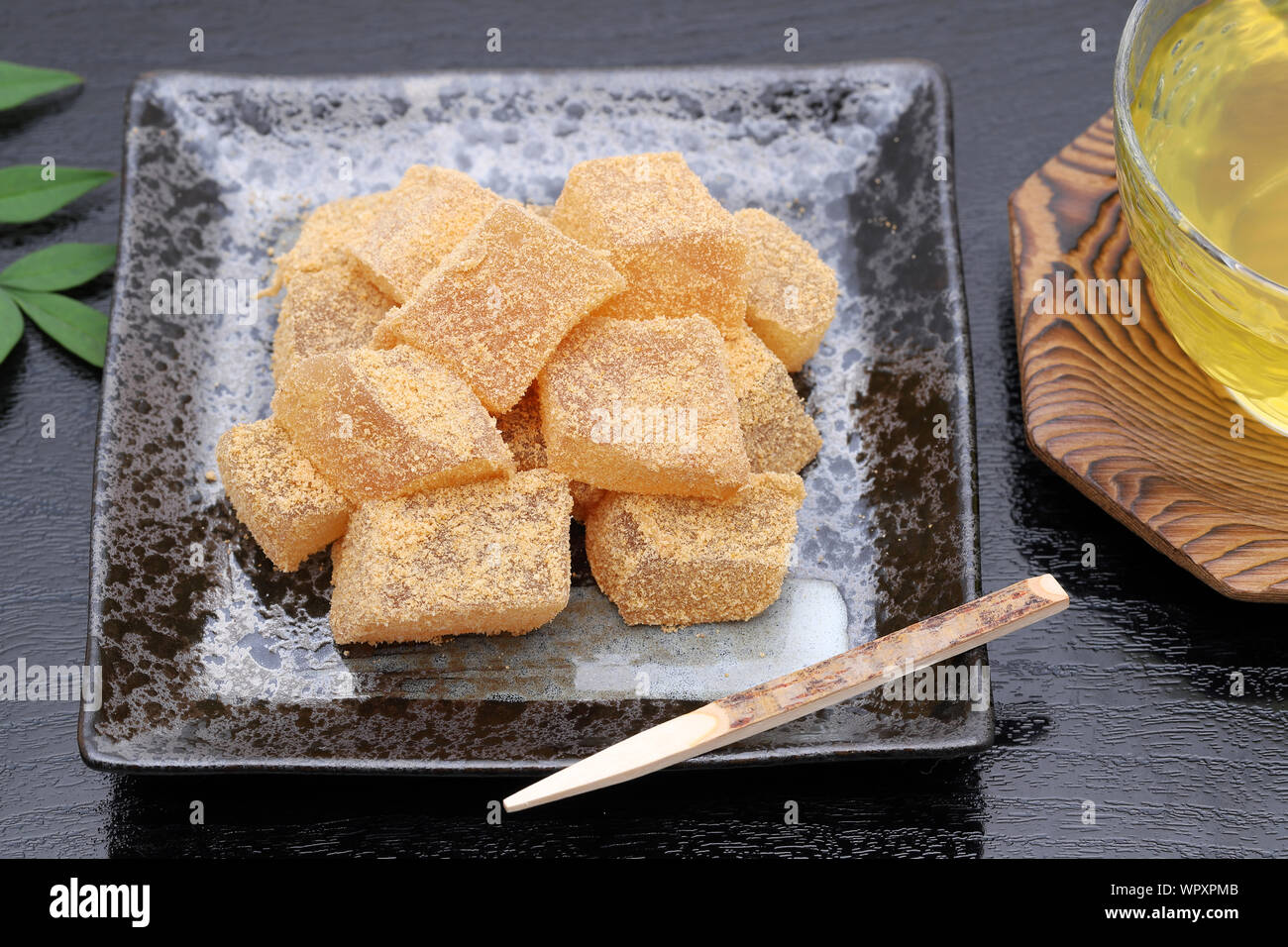 Japanische Süßwaren, Warabi mochi Süßigkeiten Stockfoto