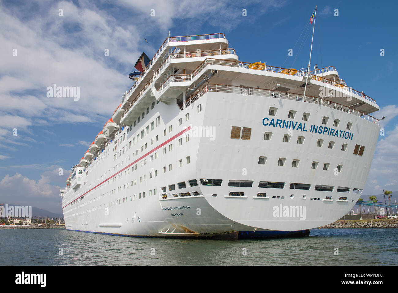 Ensenada, Baja California/MEXIKO - 18. Jul 2018: Handels- und Touristenhafen der Einfahrt in die Bucht, pazifischer Ozean. Stockfoto